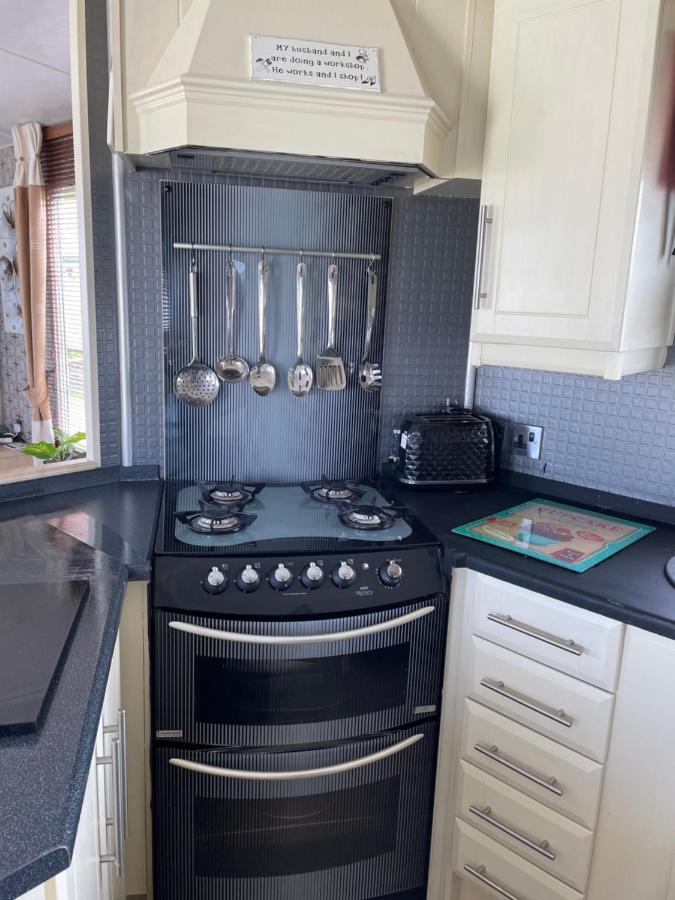 Konies Place Golden Anchor Free Wifi Bedding Included Chapel Saint Leonards Exterior photo